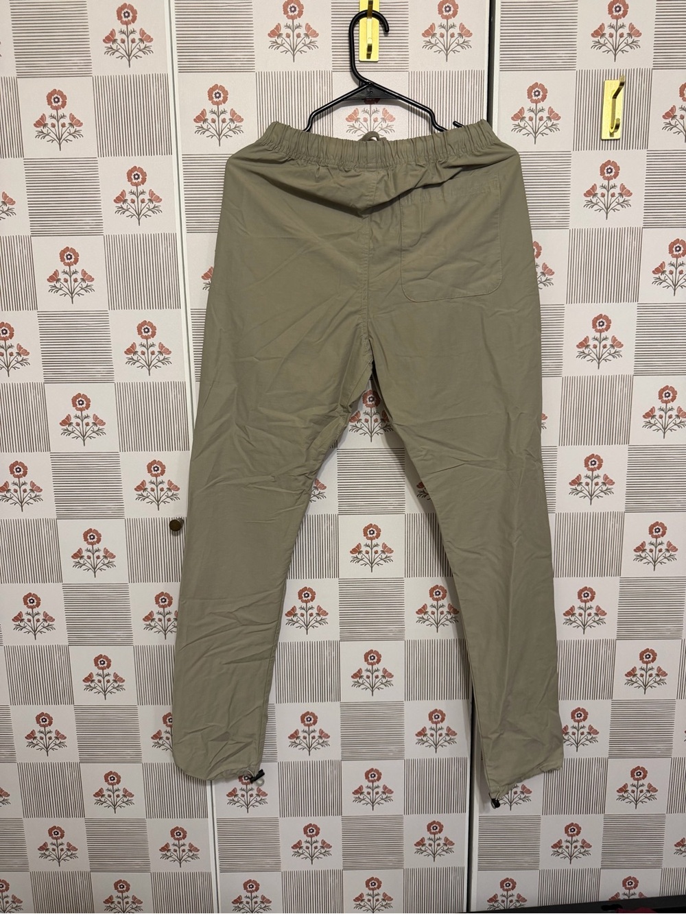 Fear of God ESSENTIALS Nylon Track Pants Taupe XS Adjustable Bungee Cuffs - Picture 3 of 6